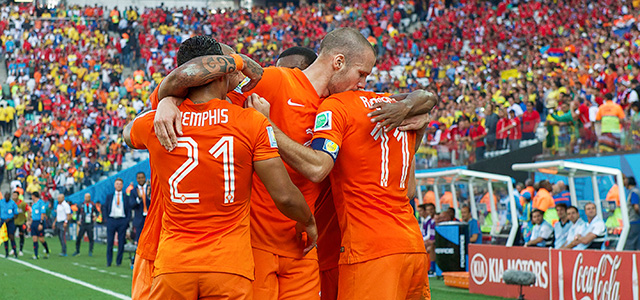 Oranje viert de overwinning op Chili van afgelopen maandag.