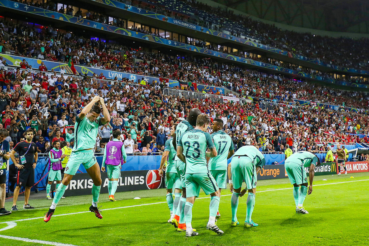 Daarin wacht de Portugezen de winnaar van het duel tussen gastland Frankrijk en Duitsland. En als Cristiano Ronaldo nog eens zo mag juichen, mag hij zich alleen EK-topscorer aller tijden noemen.