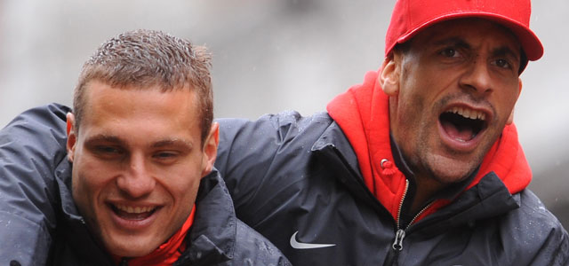 Vidic (links) met Ferdinand.