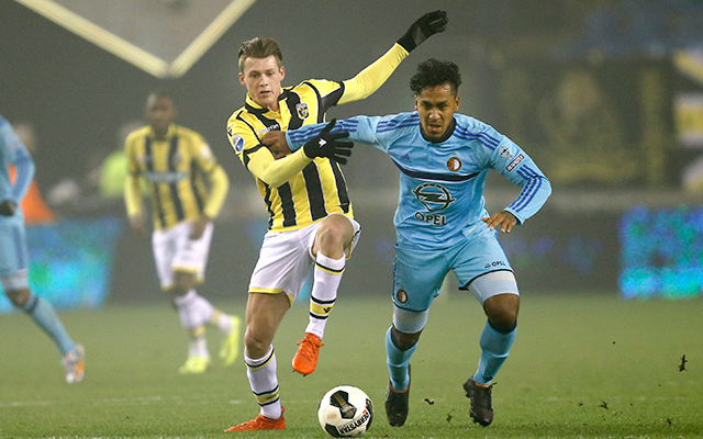 Renato Tapia vormde met Jens Toornstra en Simon Gustafson het middenveld van Feyenoord.