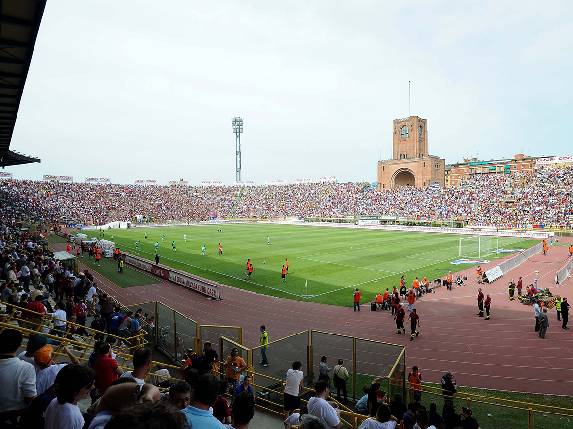 Het bijna negentig jaar oude Stadio Renato Dell&#039;Ara van Bologna.