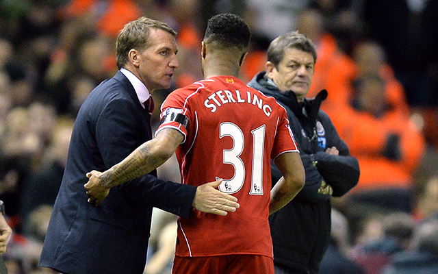 Raheem Sterling in een onderonsje met Liverpool-manager Brendan Rodgers.
