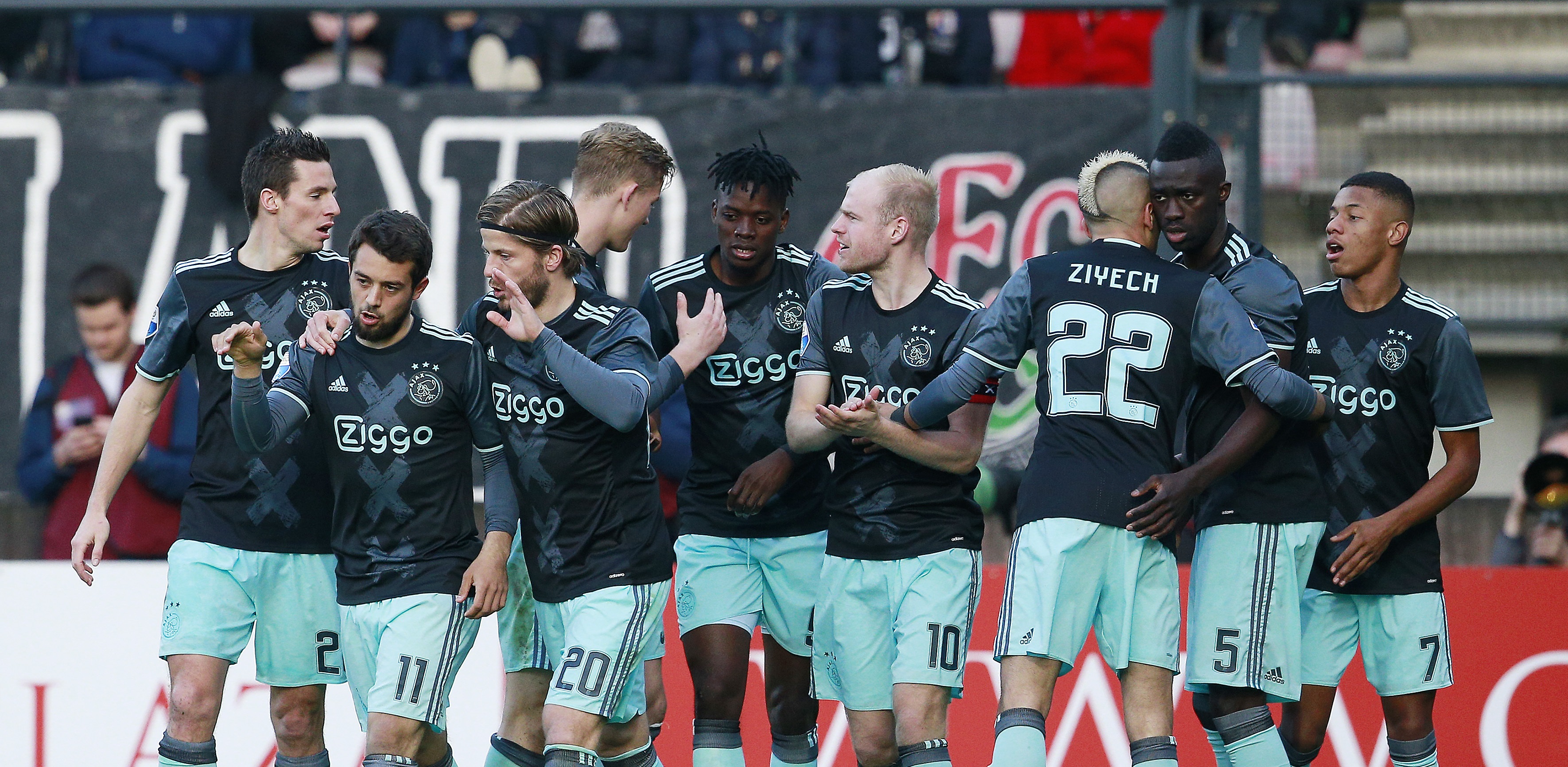 Ajax stond bij rust al met 0-3 voor tegen NEC.