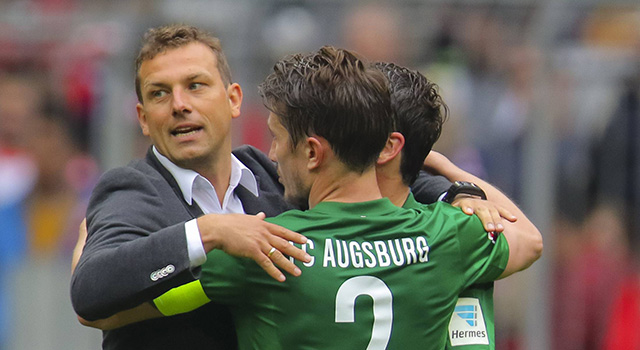 Markus Weinzierl is ook komend seizoen de trainer van Paul Verhaegh bij FC Augsburg.