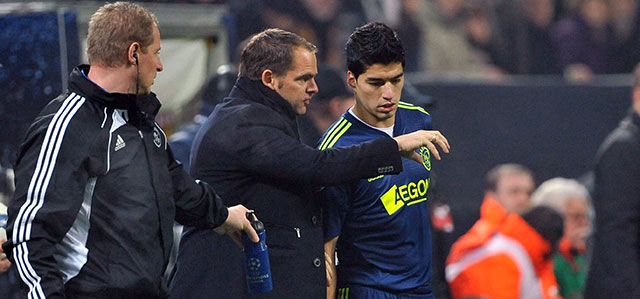 Luis Suarez tijdens zijn laatste wedstrijd voor Ajax met trainer Frank de Boer.