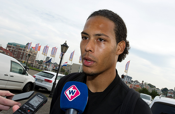 Voor Southampton-verdediger Virgil van Dijk is het niet de eerste keer dat hij zich bij de nationale selectie van Nederland voegt. Hij wacht echter nog wel op zijn eerste speelminuten.