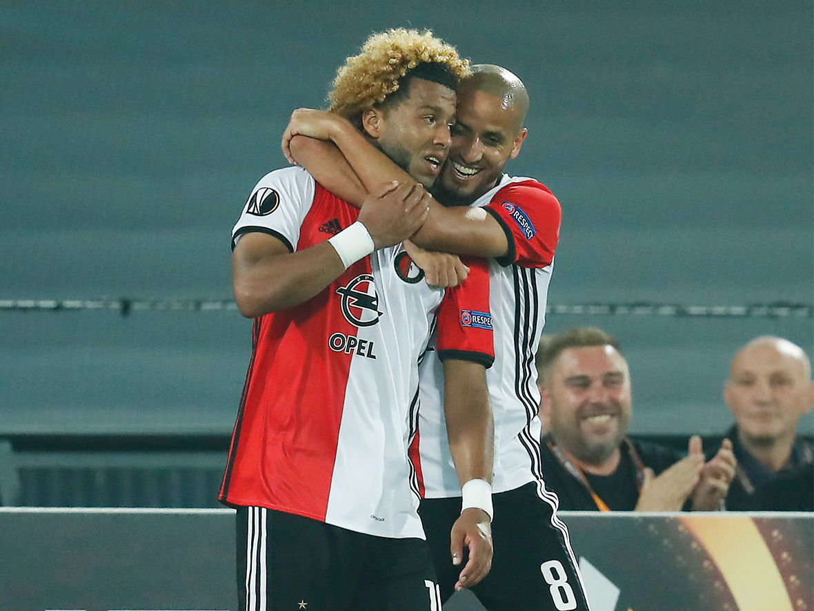 Uitblinkers Vilhena en El Ahmadi vieren het doelpunt in 79ste minuut.