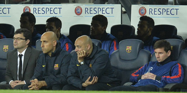 Beteuterde gezichten in de dug-out van Barcelona, dat met Lionel Messi op de bank geen partij is voor Bayern München in het eigen Camp Nou.