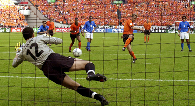Bijna zeventien jaar geleden miste Frank de Boer zowel in de reguliere speeltijd als de penaltyserie een strafschop tegen Italië.