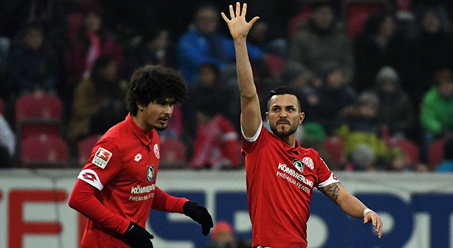 Danny Latza scoorde drie keer tegen Hamburger SV namens FSV Mainz 05.