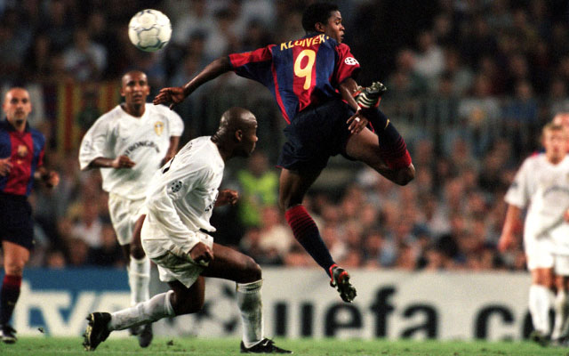 Patrick Kluivert tovert een hoogstandje uit de hoge hoed in de thuiswedstrijd van Barcelona tegen Leeds United op 13 september 2000. De topscorer aller tijden van het Nederlands elftal zou twee keer scoren in wat een van de acht zeges zou worden van Barcelona tijdens de eerste CL-speelronde op eigen veld.