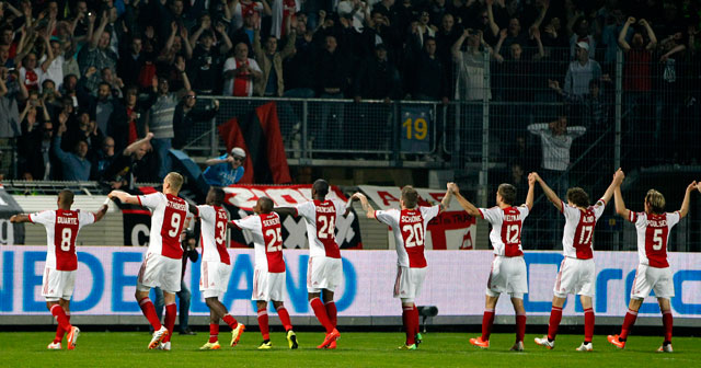 Door een 2-0 zege bij RKC Waalwijk is Ajax wéér een stap dichter bij de vierde landstitel op rij. Zondag kan het al een feit zijn als Ajax wint bij Vitesse en Feyenoord punten laat liggen tegen RKC.