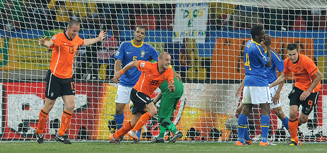 Wesley Sneijder kopte het Nederlands elftal in de kwartfinale van het WK 2010 langs Brazilië, dat nog wel met een 1-0 voorsprong was gaan rusten.
