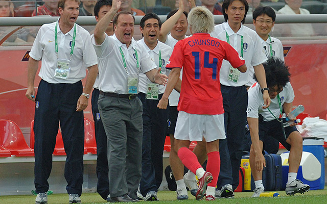 Dick Advocaat kwalificeerde zich met Zuid-Korea voor het WK 2006, maar hield het desondanks maar negen maanden uit als bondscoach van de Aziaten.