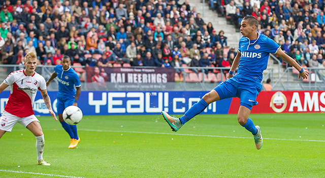Na twaalf minuten opent Adam Maher de score voor PSV tegen FC Utrecht, met zijn zevende competitietreffer van dit seizoen.