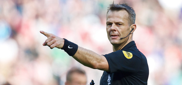 WK-scheidsrechter Björn Kuipers is de laatste weken niet in goeden doen in de Eredivisie.