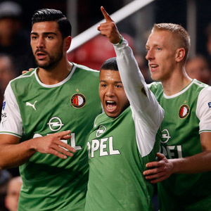 Vreugde bij Feyenoord na de door Tonny Vilhena ingeleide openingstreffer van Jean-Paul Boëtius.