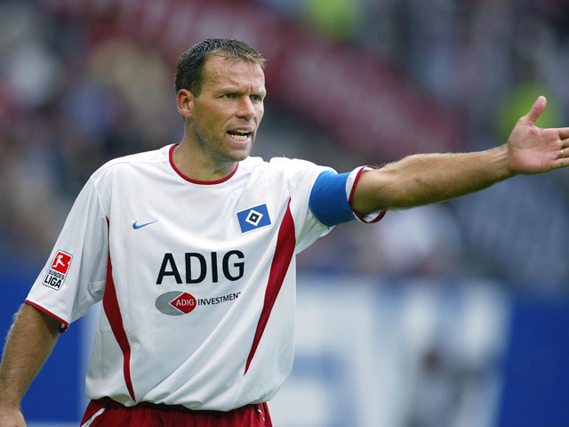 Tussen 1998 en 2004 is Nico-Jan Hoogma een vaste kracht in de defensie van HSV, waarmee hij onder meer de Duitse beker wint.