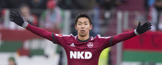 Hiroshi Kiyotake juicht na de gelijkmaker tegen Eintracht Braunschweig.