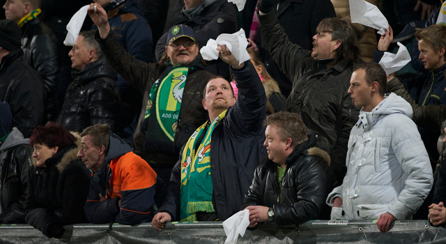 De fanatieke fans van ADO Den Haag eisten dinsdagavond het vertrek van trainer Maurice Steijn.