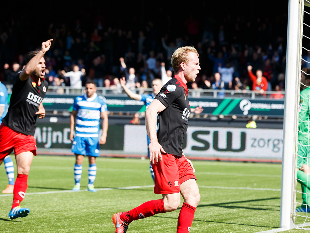 Excelsior is de morele winnaar met het 2-2 gelijkspel tegen PEC Zwolle. Tot twee keer toe helpt Daan Bovenberg de Kralingers een achterstand wegwerken. Het punt is voor beide ploegen welkom, maar biedt nog geen zekerheid.