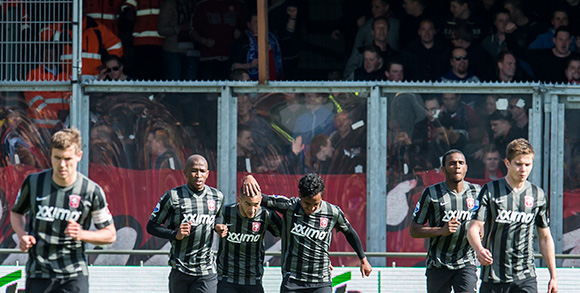 De overwinning van FC Twente op bezoek bij Go Ahead Eagles (1-3) was een pleister op de rampweek voor de Tukkers.