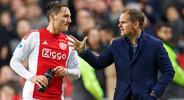 Nemanja Gudelj zorgt volgens Frank de Boer voor balans bij Ajax.