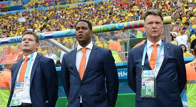 Zouden Patrick Kluivert en Louis van Gaal tweeënhalf jaar na het succes met Oranje op het WK 2014 worden herenigd in Parijs?