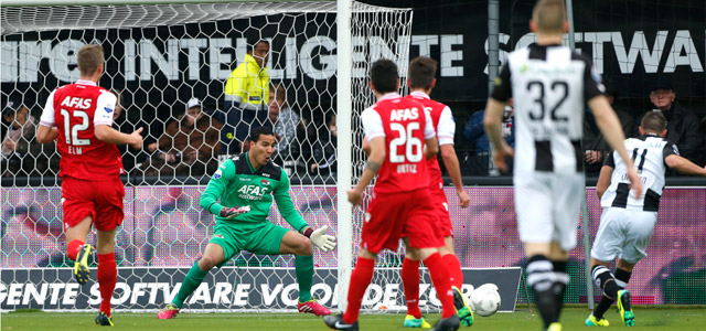 Bryan Linssen neemt op 15 december het doel van AZ onder vuur. De thuiswedstrijd tegen de Alkmaarders betekende de start van een reeks van zeven duels waarin de Heracles-aanvaller zeven keer scoorde.