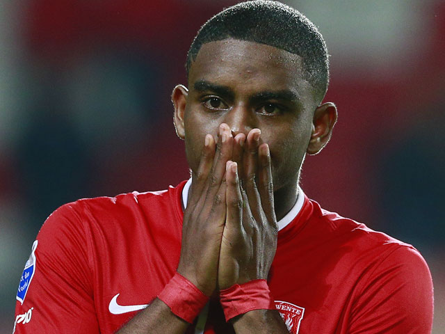 Ongeloof bij Kyle Ebecilio. FC Twente geeft tegen NEC volkomen onverwacht een 2-0 voorsprong uit handen. Het kost de Tukkers twee dure punten.