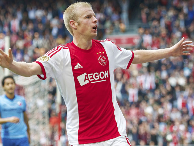 Davy Klaassen luistert zijn eerste basisplaats in een competitiewedstrijd van Ajax sinds 11 september 2011 op met een goal tegen FC Utrecht. Mede door de 2-0 van de middenvelder wint Ajax voor het eerst in zeven onderlinge competitieduels met de Angstgegner weer eens: 3-0.