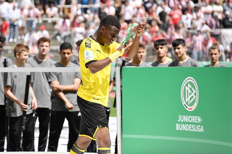 Zal Youssoufa Moukoko dit seizoen al imponeren in de Bundesliga?