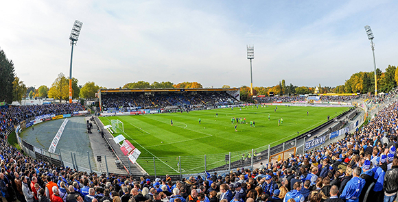 Een bezoek aan SV Darmstadt 98 is in het moderne voetbal als een reis terug in de tijd.