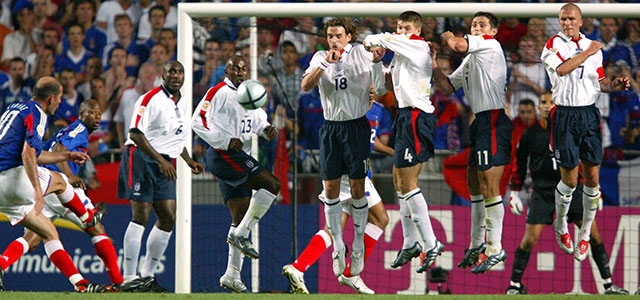Zinedine Zidane scoorde op het EK 2004 voor Frankrijk uit een vrije trap tegen Engeland. 