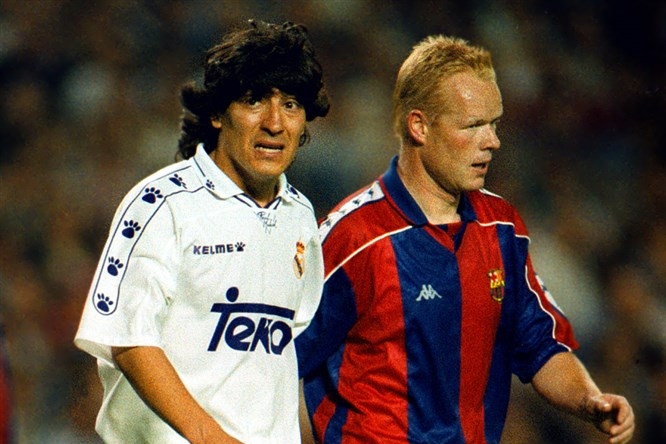 Ronald Koeman, op de foto aan de zijde van Iván Zamorano, scoorde als speler van Barcelona vijf keer tegen Real Madrid. 