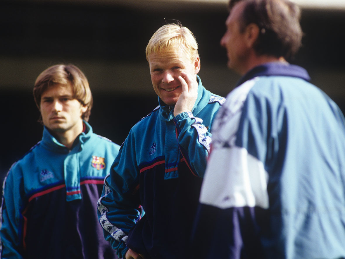 Op een training bij Barcelona in het seizoen 1994/95, met links Igor Korneev. ‘Johan gooide nieuwe aankopen gewoon meteen in het diepe. Billen bloot.’ 