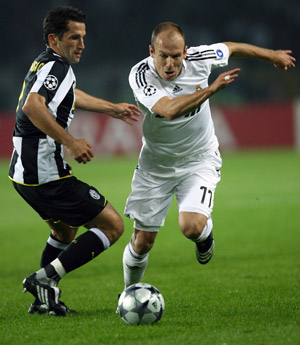 Arjen Robben actief voor Real Madrid tijdens het duel met Juventus van 2008.