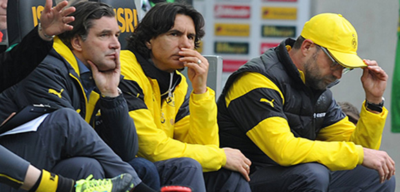 Dit seizoen vallen de resultaten voor Borussia Dortmund en Jürgen Klopp (rechts) zwaar tegen.