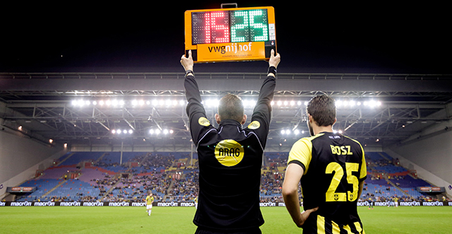 Op 3 oktober 2014 laat Peter Bosz zijn zoon Gino debuteren in de Eredivisie.