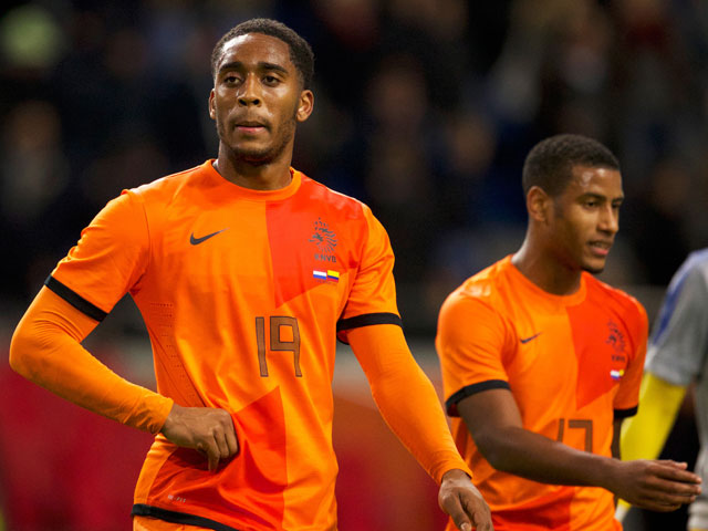 Door de blessures van Van der Vaart en De Jong mochten Leroy Fer (links) en Luciano Narsingh ook weer eens opdraven in Oranje.