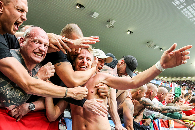 Grote vreugde bij de Hongaarse fans na de eerste EK-zege sinds 1964.