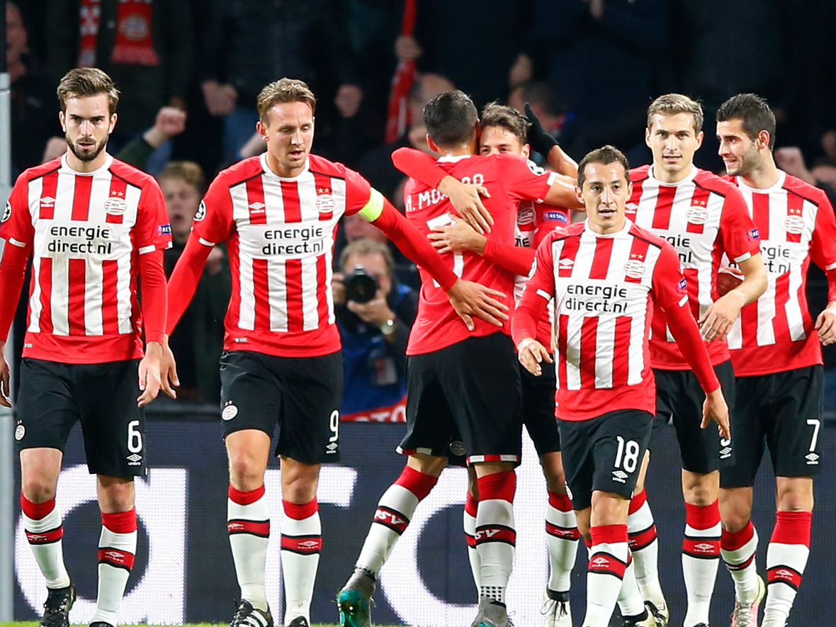 PSV viert feest na de verrassende 1-0 van Santiago Arias tegen Bayern München.