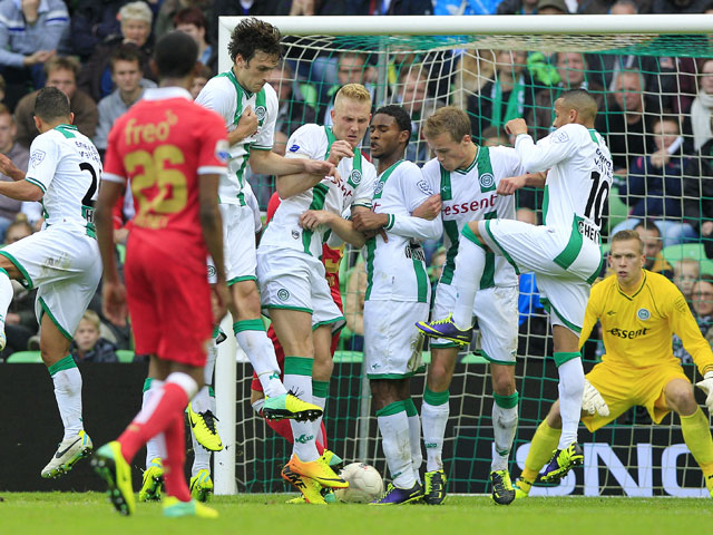 PSV verzuimt zondag de koppositie te veroveren. De muur van FC Groningen blijft met kunst en vliegwerk overeind (1-0), waardoor de noorderlingen zich nestelen in de brede kopgroep.