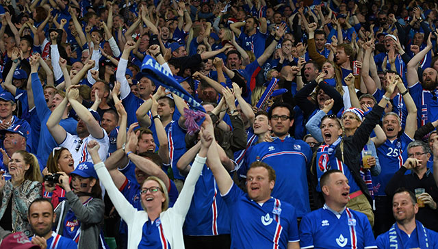 Fans van IJsland tijdens het duel met Portugal (1-1) eerder dit toernooi.