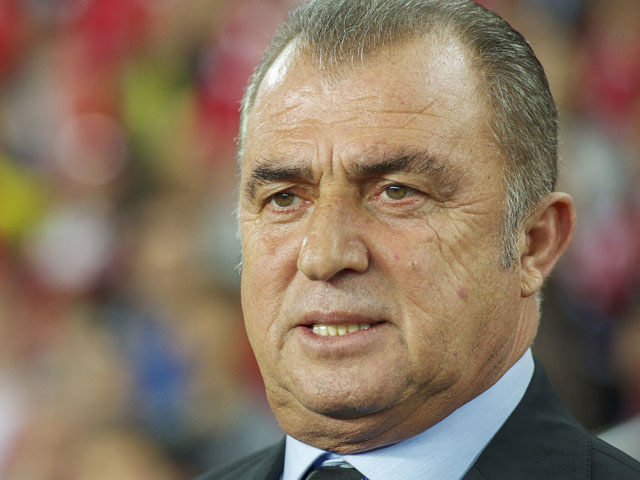 Fatih Terim heeft voor aanvang met Turkije nog uitzicht op een wonder. Het mirakel van Istanbul blijft uit. Ook &#039;De Keizer&#039; van het Turkse voetbal kan daar niets aan doen.