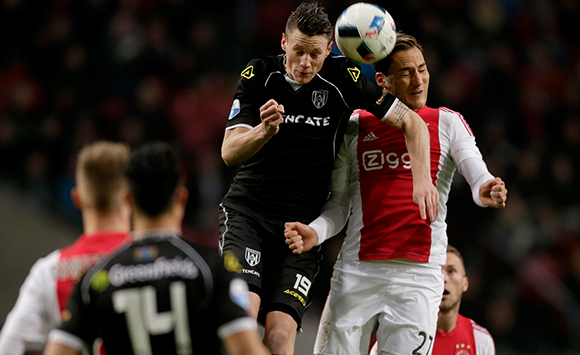 Koploper Ajax is niet de eerste die zich dit seizoen stukbijt op Heracles Almelo. De bezoekers knokken zich naar een verdienstelijk gelijkspel in De Arena (0-0) en staan gedeeld vierde.