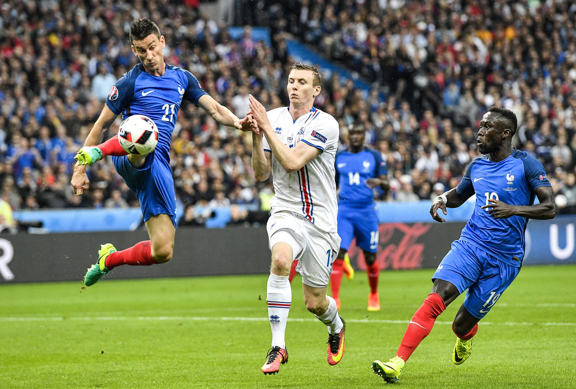 Omdat Frankrijk niets te duchten had van IJsland, kon bondscoach Didier Deschamps zijn verdediger Laurent Koscielny ruim voor tijd uit voorzorg vervangen. Hij stond op scherp.