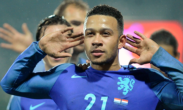 Memphis Depay treedt op 13 november weer eens uit de schaduw door het Nederlands elftal met twee treffers langs Luxemburg te helpen.