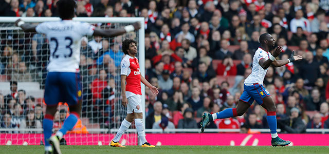 Arsenal eindigde de laatste twintig jaar altijd in de topvier, maar moet door de gelijkmaker van Yannick Bolasie nu nog flink aan de bak.