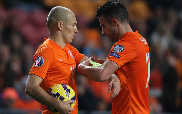 Arjen Robben (links) en Robin van Persie samen in actie voor Oranje.